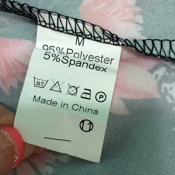 🆕BLACK FLORAL BLOUSE🌸 - Picture 7 of 8